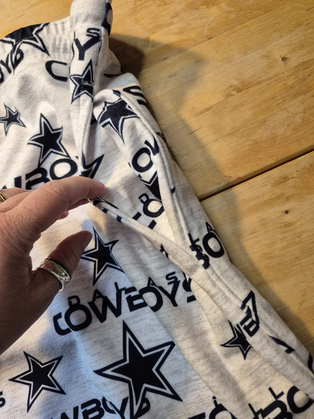 Team Apparel Cowboys Lounge Pants in Cream with Black Stars